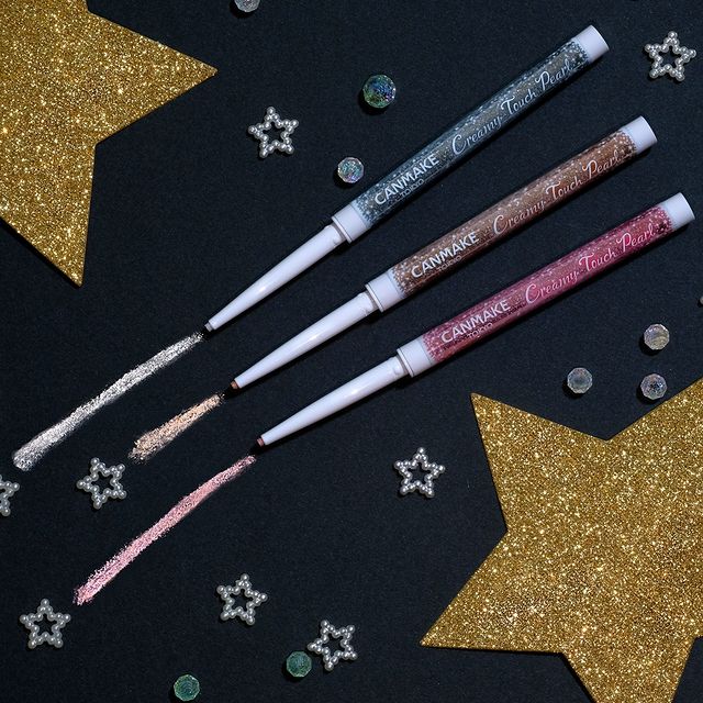 You’ll adore the tantalizingly smooth texture! Ultra-fine glitter shadow for your lower eyelids